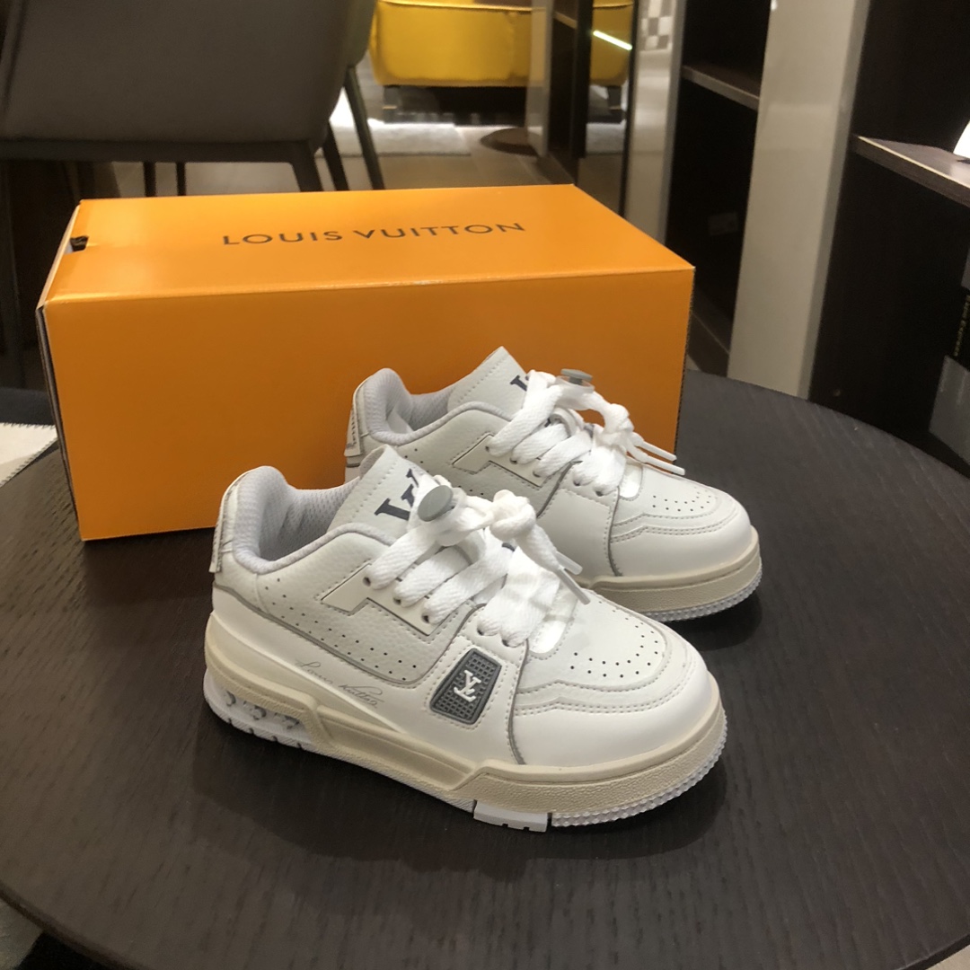 Children's shoes child